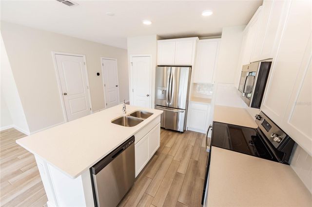 2879 NARCOOSSEE COMMONS WAY, St Cloud, FL 34771