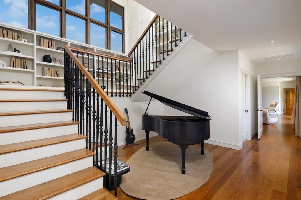 Image 10 of property listing at 307 Olive Hill Lane, Woodside, CA 94062