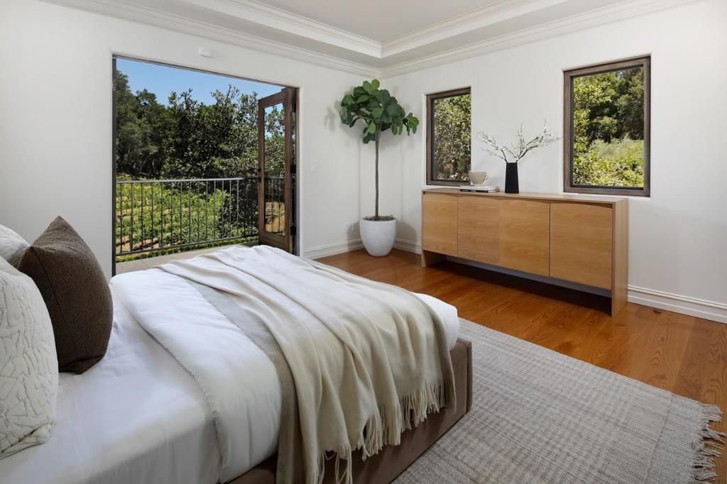 Image 12 of property listing at 307 Olive Hill Lane, Woodside, CA 94062