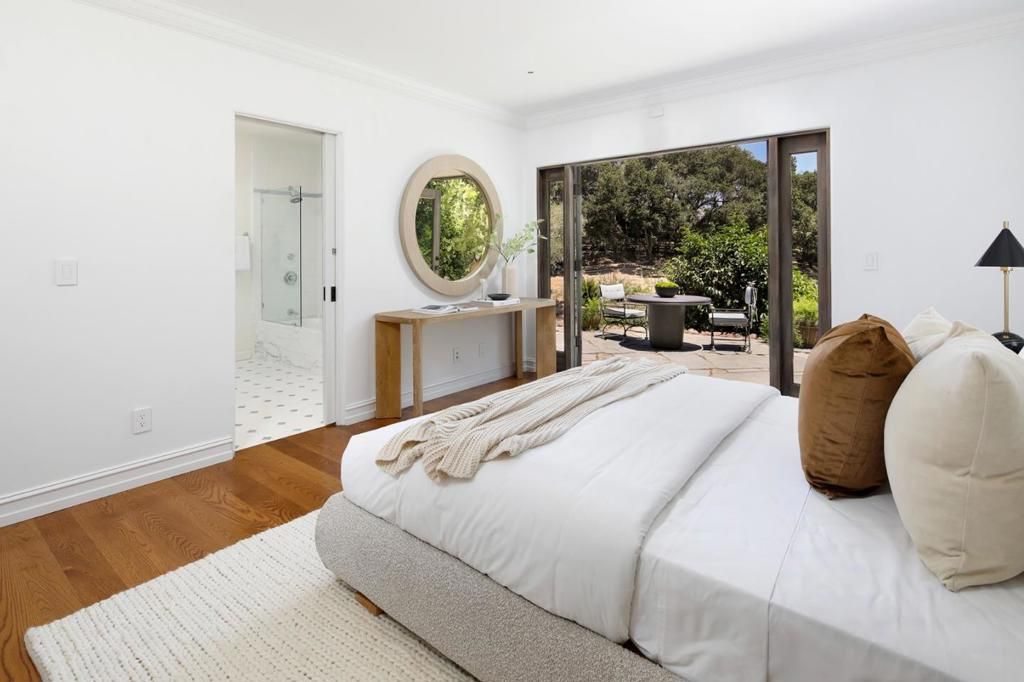 Image 13 of property listing at 307 Olive Hill Lane, Woodside, CA 94062