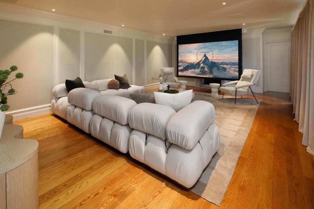 Image 14 of property listing at 307 Olive Hill Lane, Woodside, CA 94062