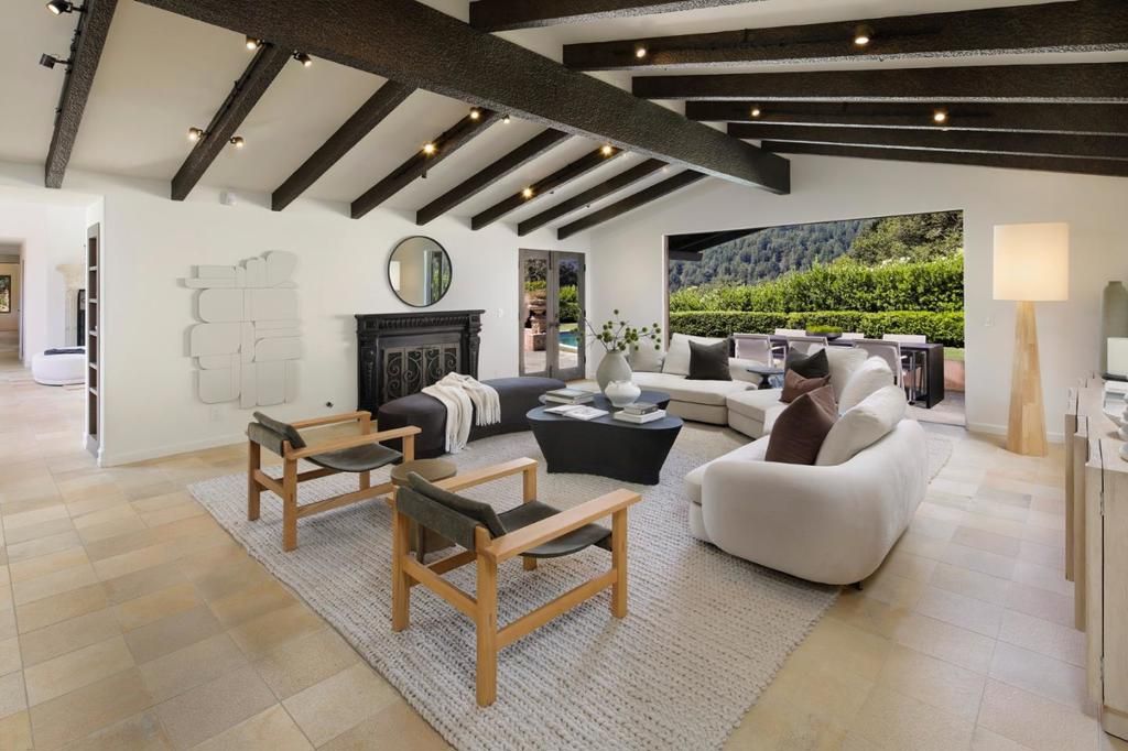 Image 4 of property listing at 307 Olive Hill Lane, Woodside, CA 94062