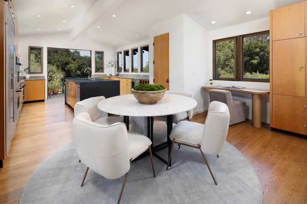 Image 5 of property listing at 307 Olive Hill Lane, Woodside, CA 94062