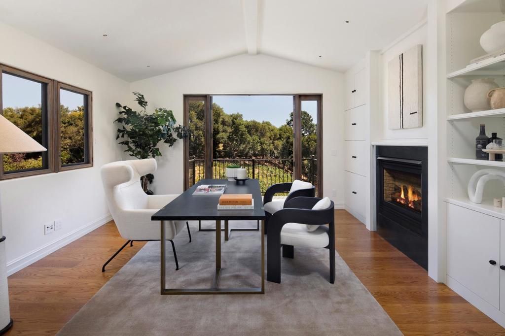 Image 7 of property listing at 307 Olive Hill Lane, Woodside, CA 94062