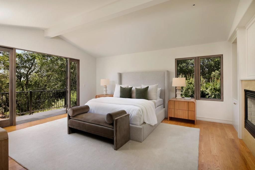 Image 8 of property listing at 307 Olive Hill Lane, Woodside, CA 94062