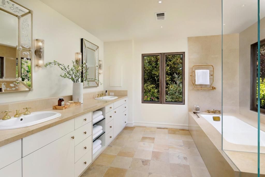 Image 9 of property listing at 307 Olive Hill Lane, Woodside, CA 94062