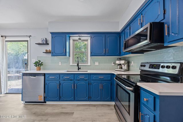 100 Leslie Lane, Havelock, NC 28532