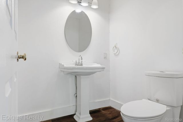 76 W Coy Avenue, Hazel Park, MI 48030