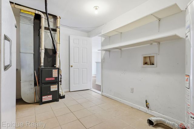 76 W Coy Avenue, Hazel Park, MI 48030