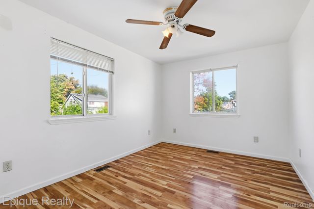 76 W Coy Avenue, Hazel Park, MI 48030