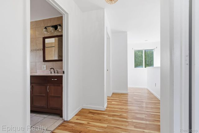 76 W Coy Avenue, Hazel Park, MI 48030