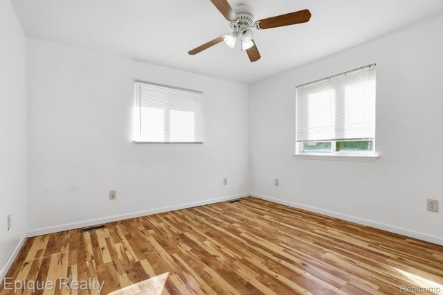 76 W Coy Avenue, Hazel Park, MI 48030