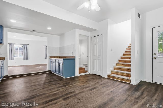 76 W Coy Avenue, Hazel Park, MI 48030