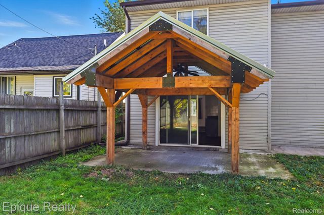 76 W Coy Avenue, Hazel Park, MI 48030