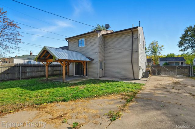 76 W Coy Avenue, Hazel Park, MI 48030