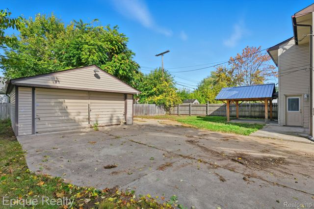 76 W Coy Avenue, Hazel Park, MI 48030