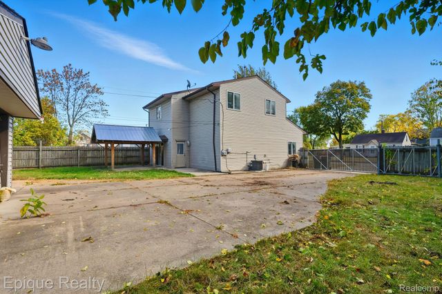 76 W Coy Avenue, Hazel Park, MI 48030