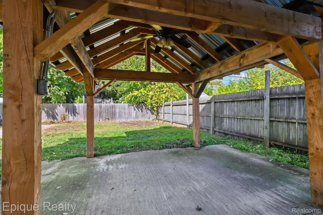 76 W Coy Avenue, Hazel Park, MI 48030