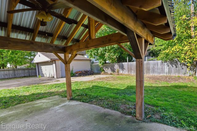 76 W Coy Avenue, Hazel Park, MI 48030