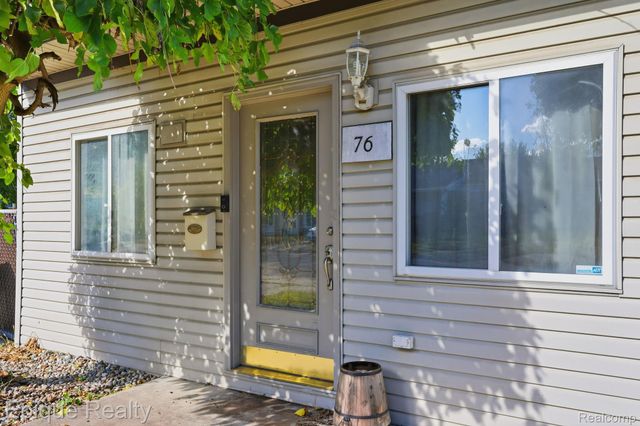 76 W Coy Avenue, Hazel Park, MI 48030
