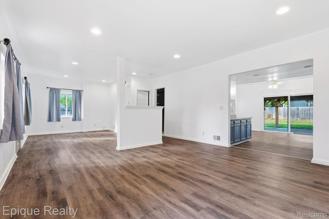 76 W Coy Avenue, Hazel Park, MI 48030