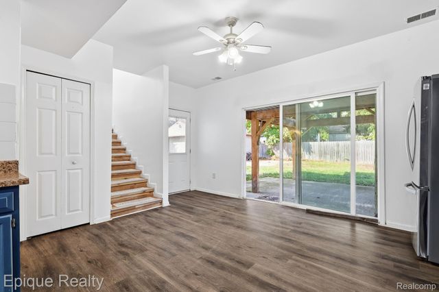 76 W Coy Avenue, Hazel Park, MI 48030