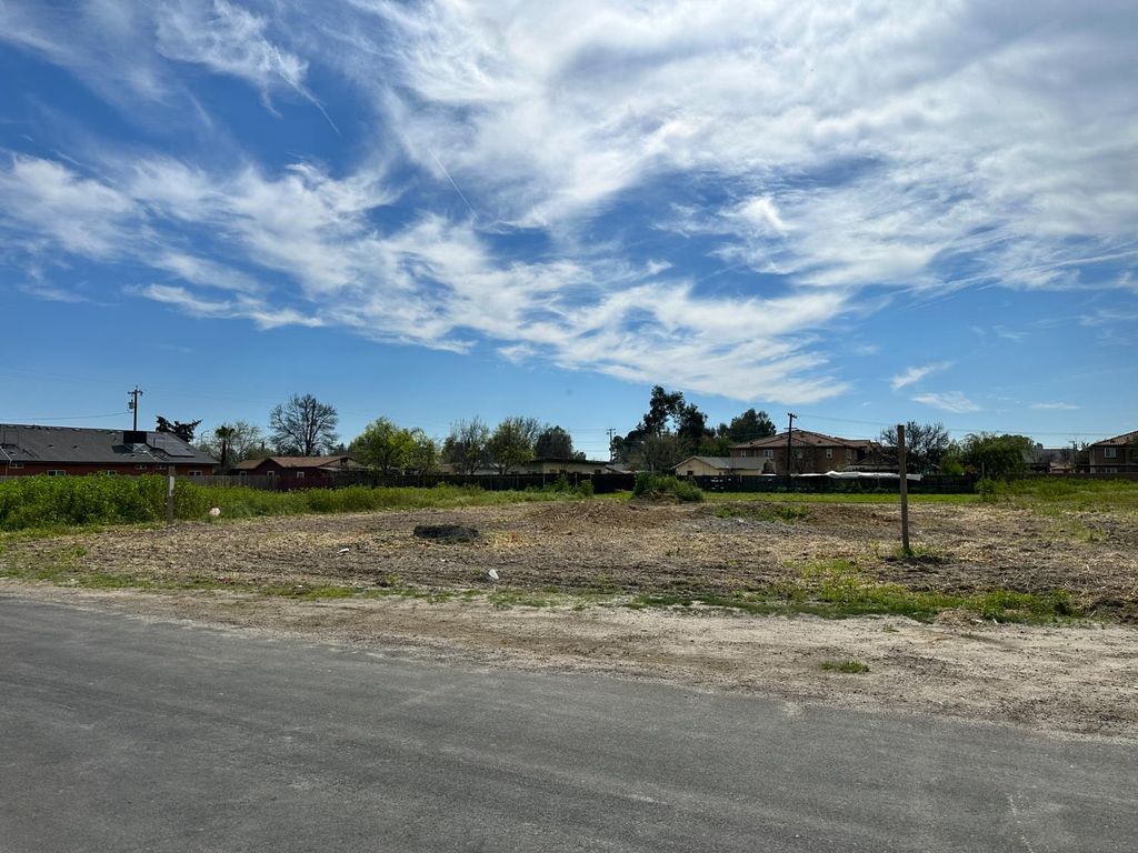 Image 2 of property listing at 0 Patterson, Corcoran, CA 93212