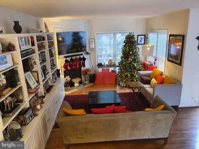 9249 LAUREL RIDGE CROSSING RD, Lorton, VA 22079