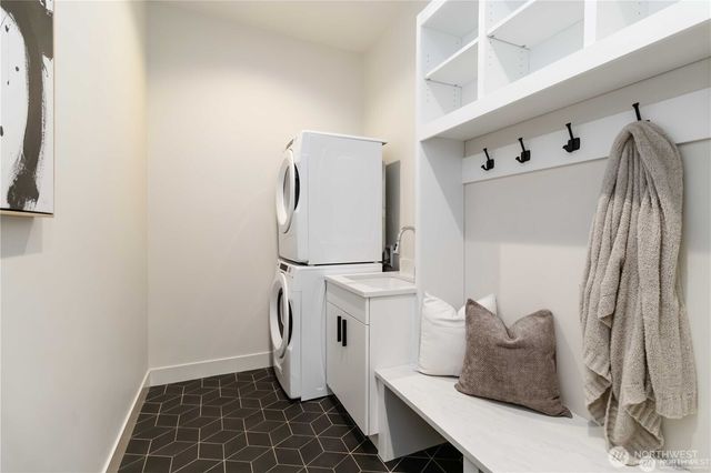 2627 78th Avenue NE, Medina, WA 98039