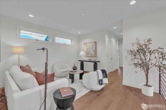 2627 78th Avenue NE, Medina, WA 98039