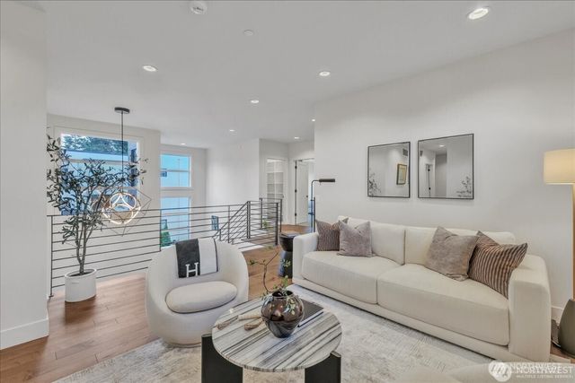 2627 78th Avenue NE, Medina, WA 98039