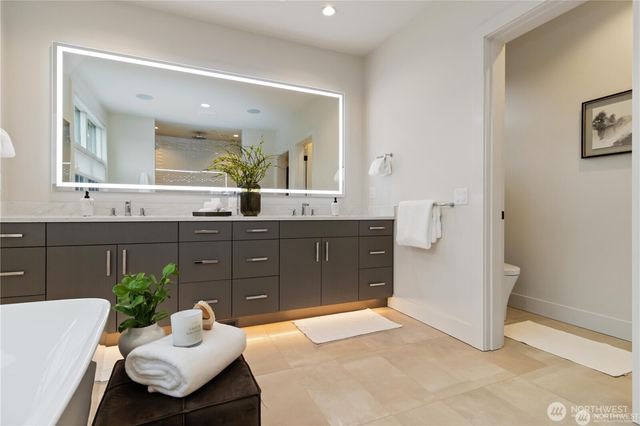 2627 78th Avenue NE, Medina, WA 98039