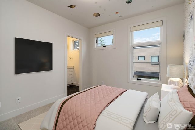 2627 78th Avenue NE, Medina, WA 98039