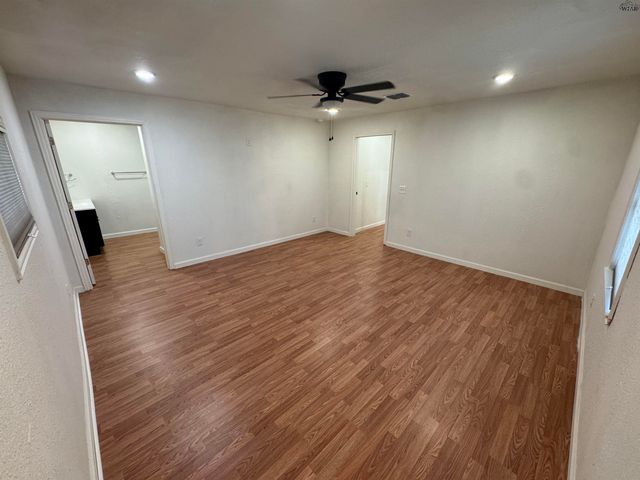 106 E WILLIAMS DRIVE, Burkburnett, TX 76354