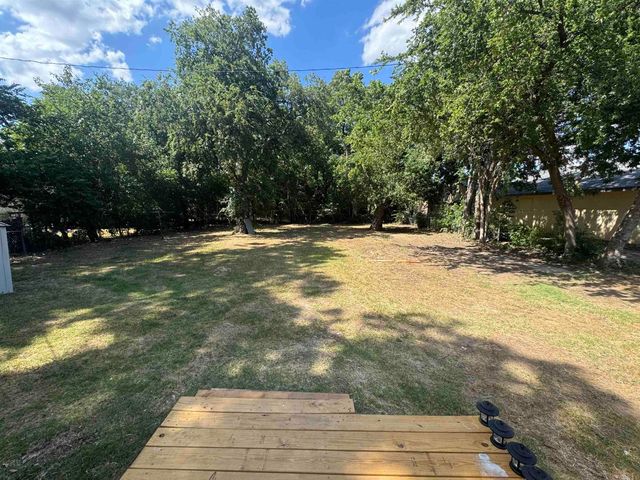 106 E WILLIAMS DRIVE, Burkburnett, TX 76354