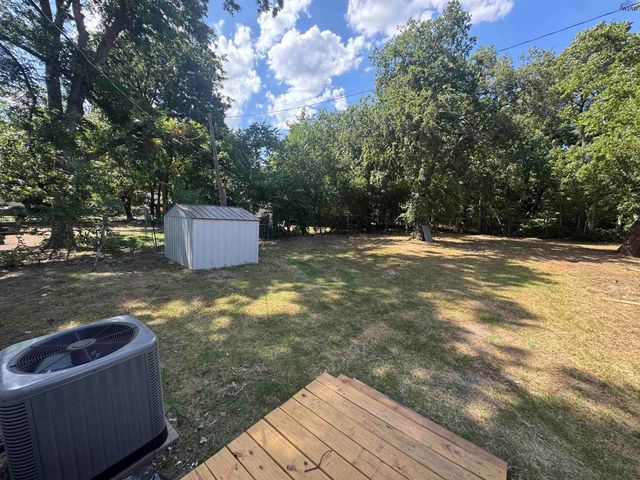 106 E WILLIAMS DRIVE, Burkburnett, TX 76354