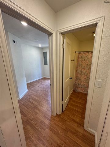 106 E WILLIAMS DRIVE, Burkburnett, TX 76354