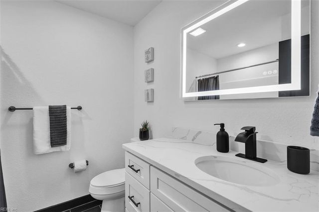 122 E Kelly AVE, Hampton, VA 23663