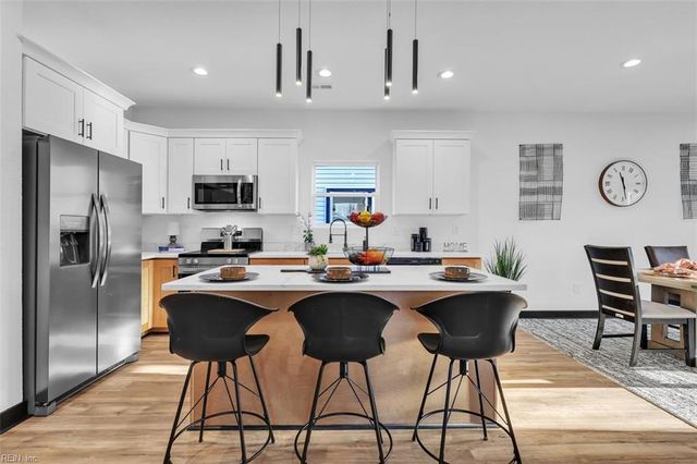 122 E Kelly AVE, Hampton, VA 23663