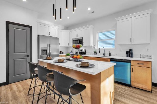 122 E Kelly AVE, Hampton, VA 23663