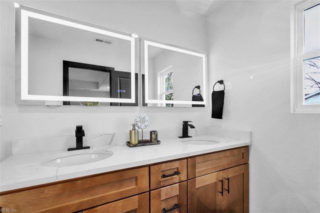 122 E Kelly AVE, Hampton, VA 23663