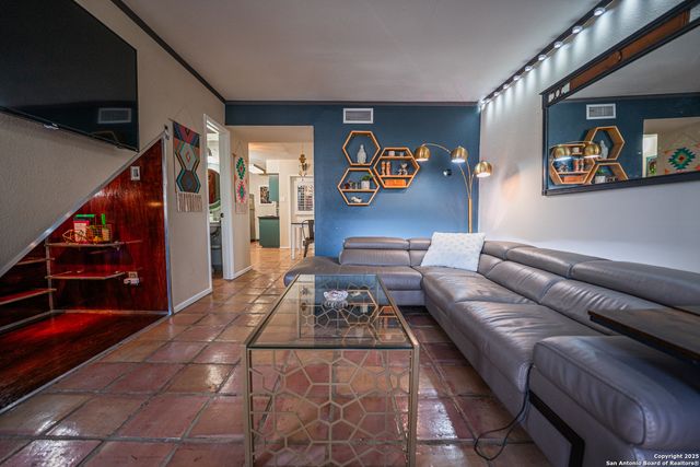 222 W Craig Pl Apt D, San Antonio, TX 78212