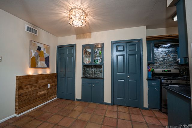 222 W Craig Pl Apt D, San Antonio, TX 78212