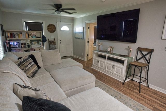 626 S Gray Avenue, West Columbia, TX 77486