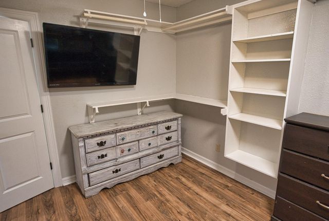 626 S Gray Avenue, West Columbia, TX 77486