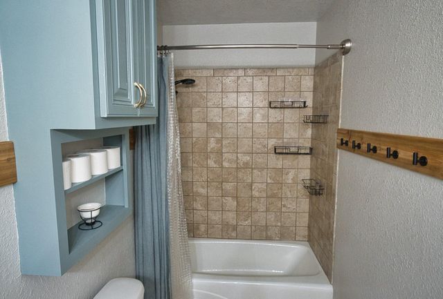 626 S Gray Avenue, West Columbia, TX 77486