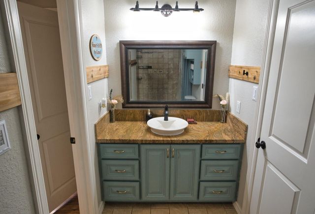 626 S Gray Avenue, West Columbia, TX 77486