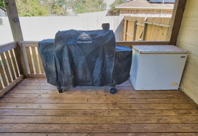 626 S Gray Avenue, West Columbia, TX 77486