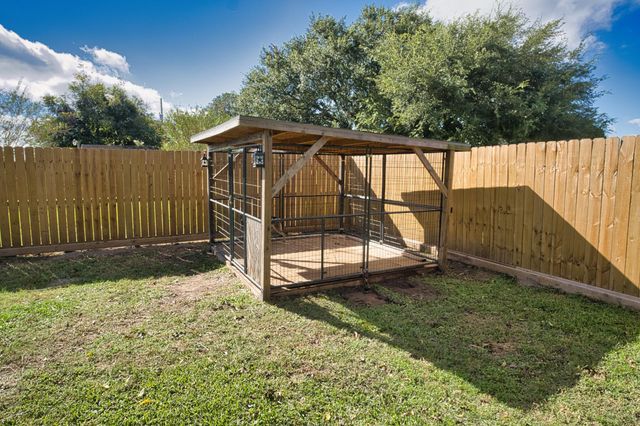 626 S Gray Avenue, West Columbia, TX 77486