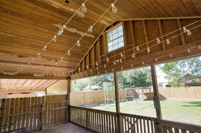 626 S Gray Avenue, West Columbia, TX 77486